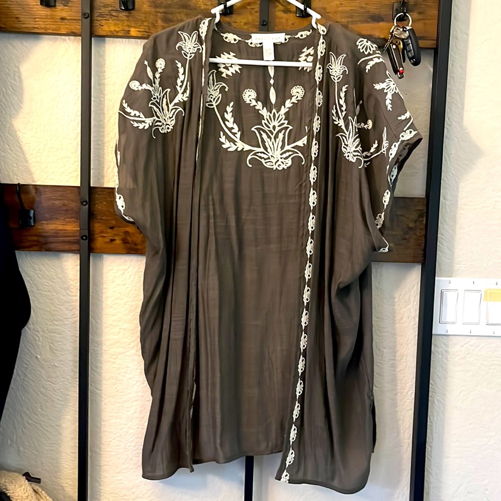 Beautifully detailed duster/kimono